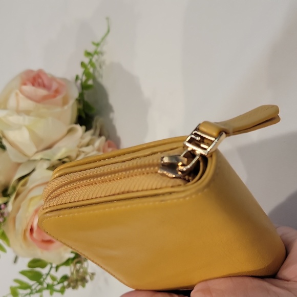 Authentic Fendi small compact wallet - Picture 3 of 12